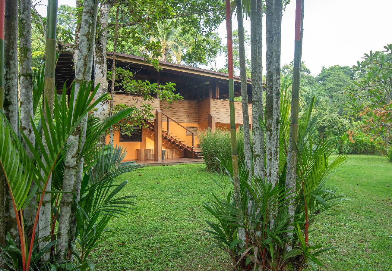Villa in Playa Chiquita - Beachfront Villa with Private Chef