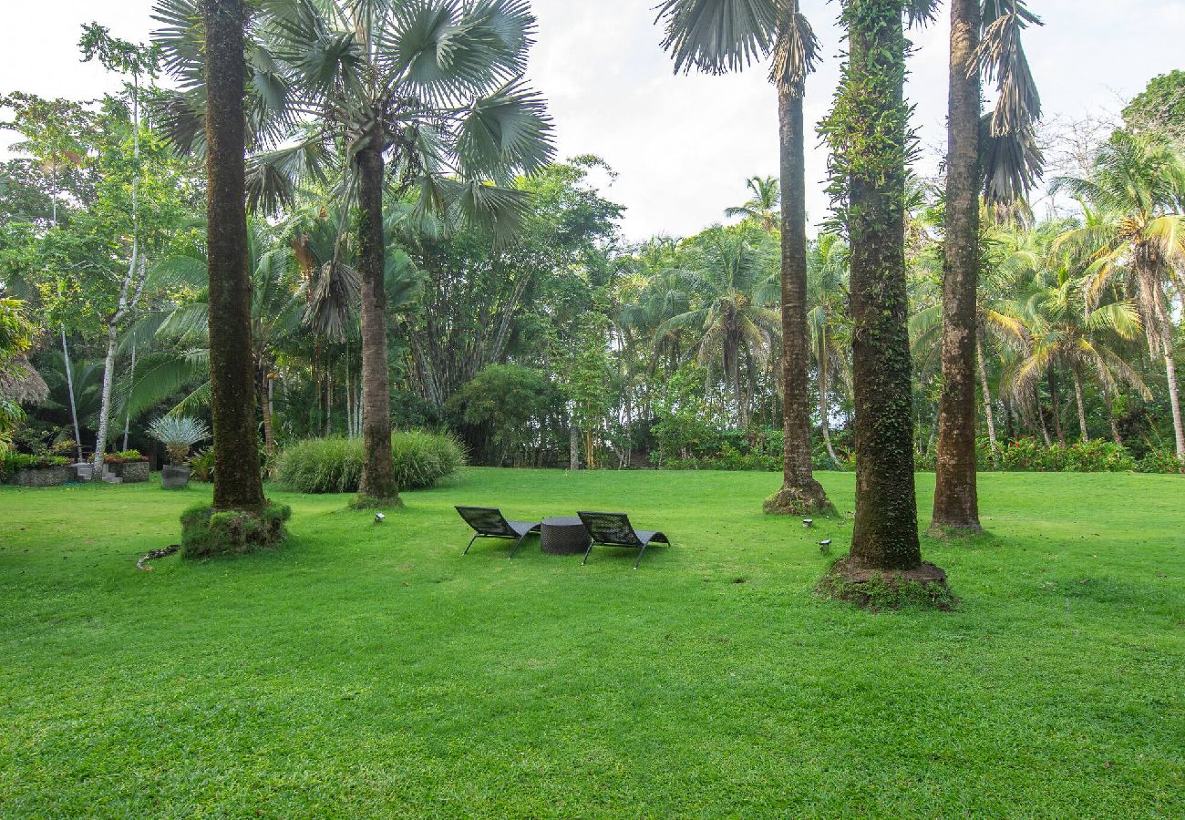 Villa in Playa Chiquita - Beachfront Villa with Private Chef