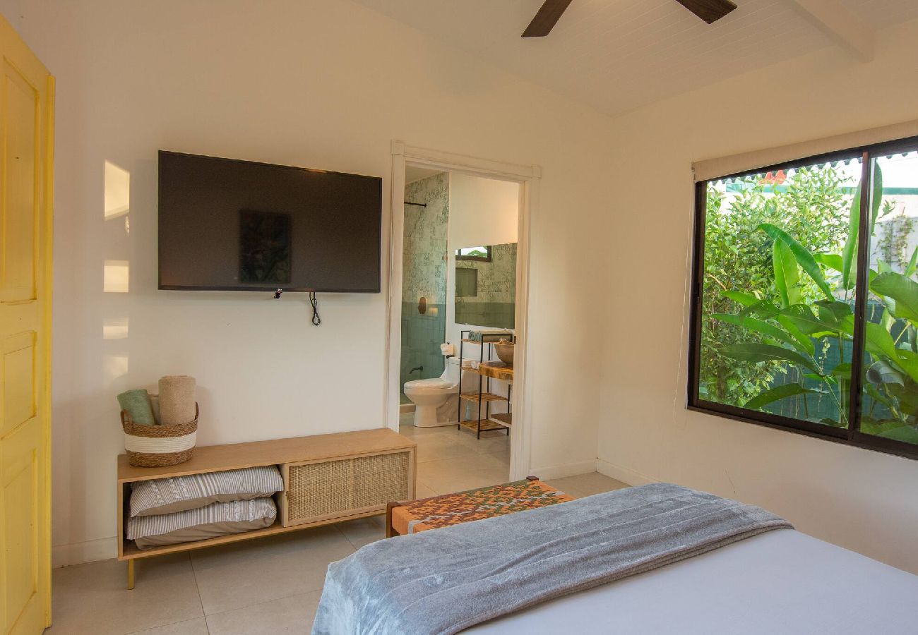House in Cahuita - Home with Pool near Cahuita National Park