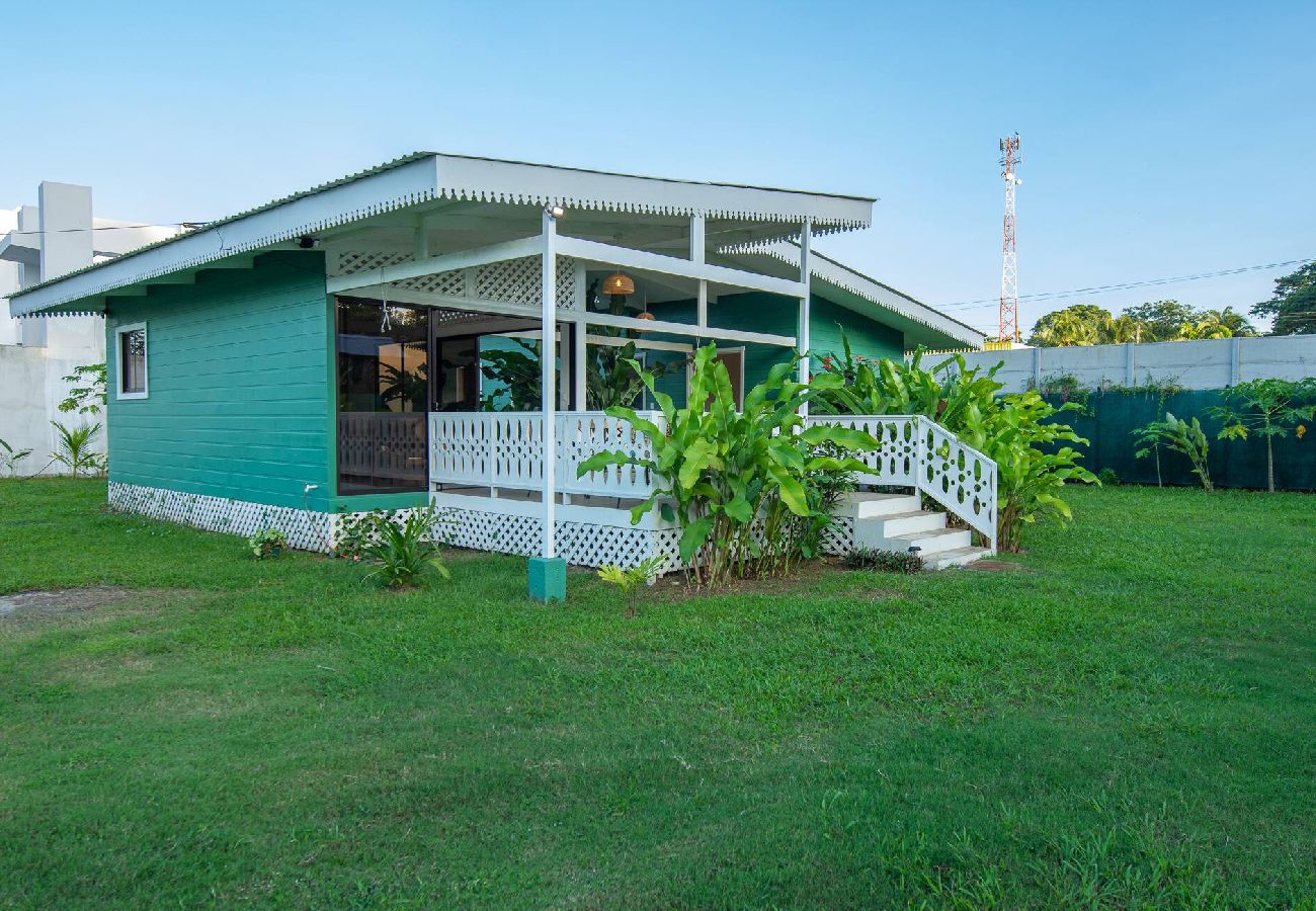 House in Cahuita - Home with Pool near Cahuita National Park