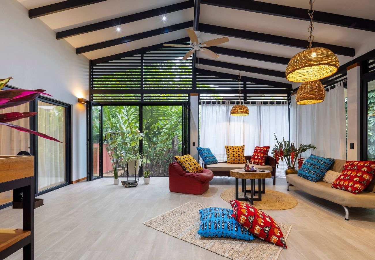 House in Playa Negra - Casa Kali - 4-Min Walk to Beach - AC & Pool 