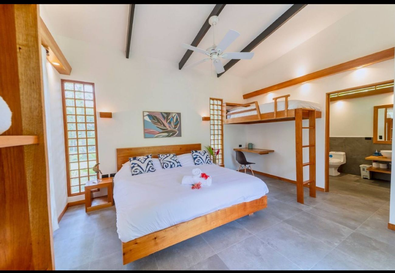 Bungalow in Playa Chiquita - Bungalow Lapa 15 min walking to the beach 