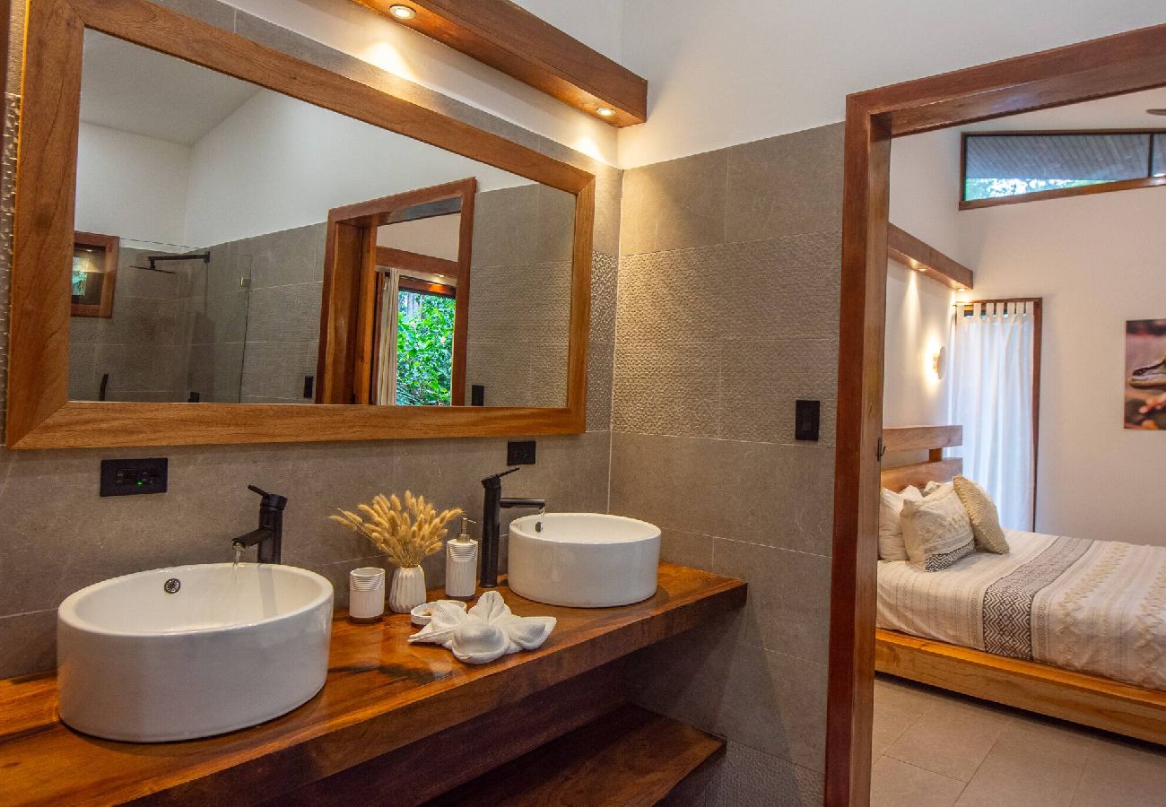 House in Playa Negra - Casa Kanani with Pool 350 m from the Beach