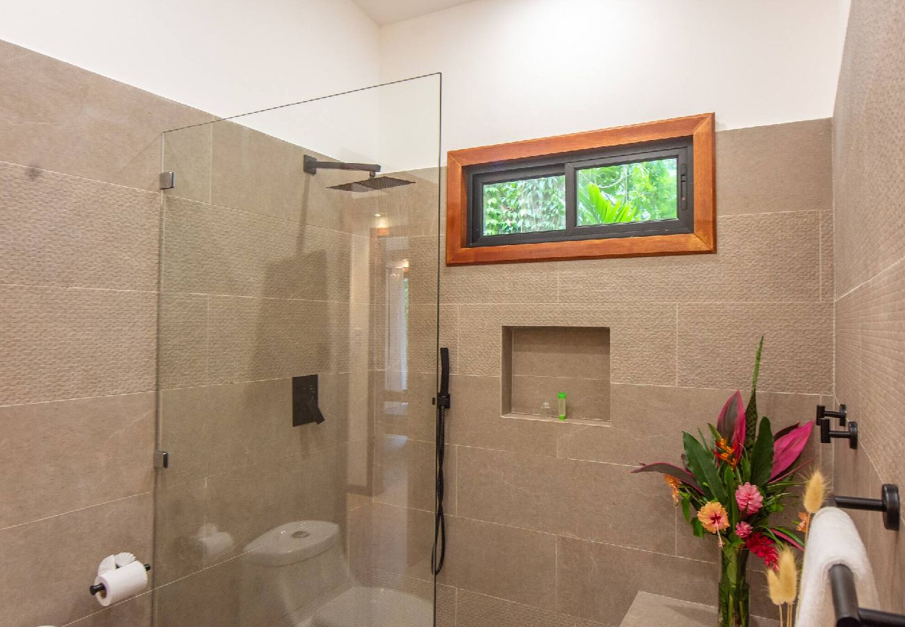 House in Playa Negra - Casa Kanani with Pool 350 m from the Beach