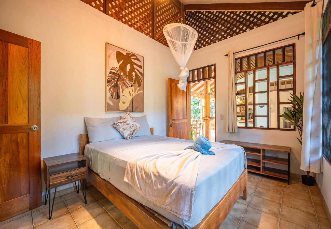 House in Playa Chiquita - Osos Caribeños 10min walking to the beach 