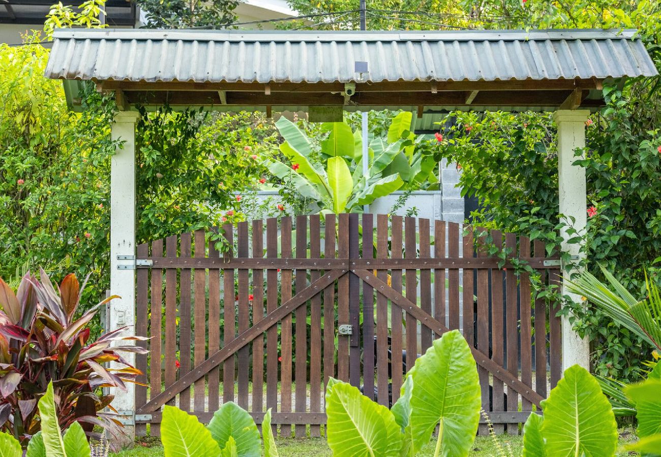 House in Playa Chiquita - Osos Caribeños 10min walking to the beach 