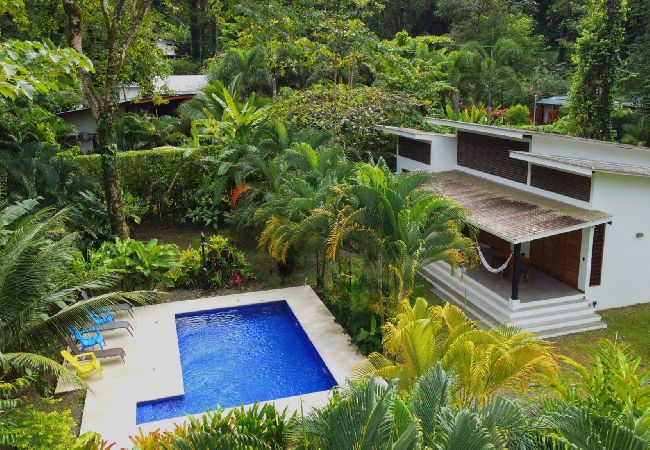 House in Playa Chiquita - Tres Lodge Villa - 15 min Walk to the Beach 