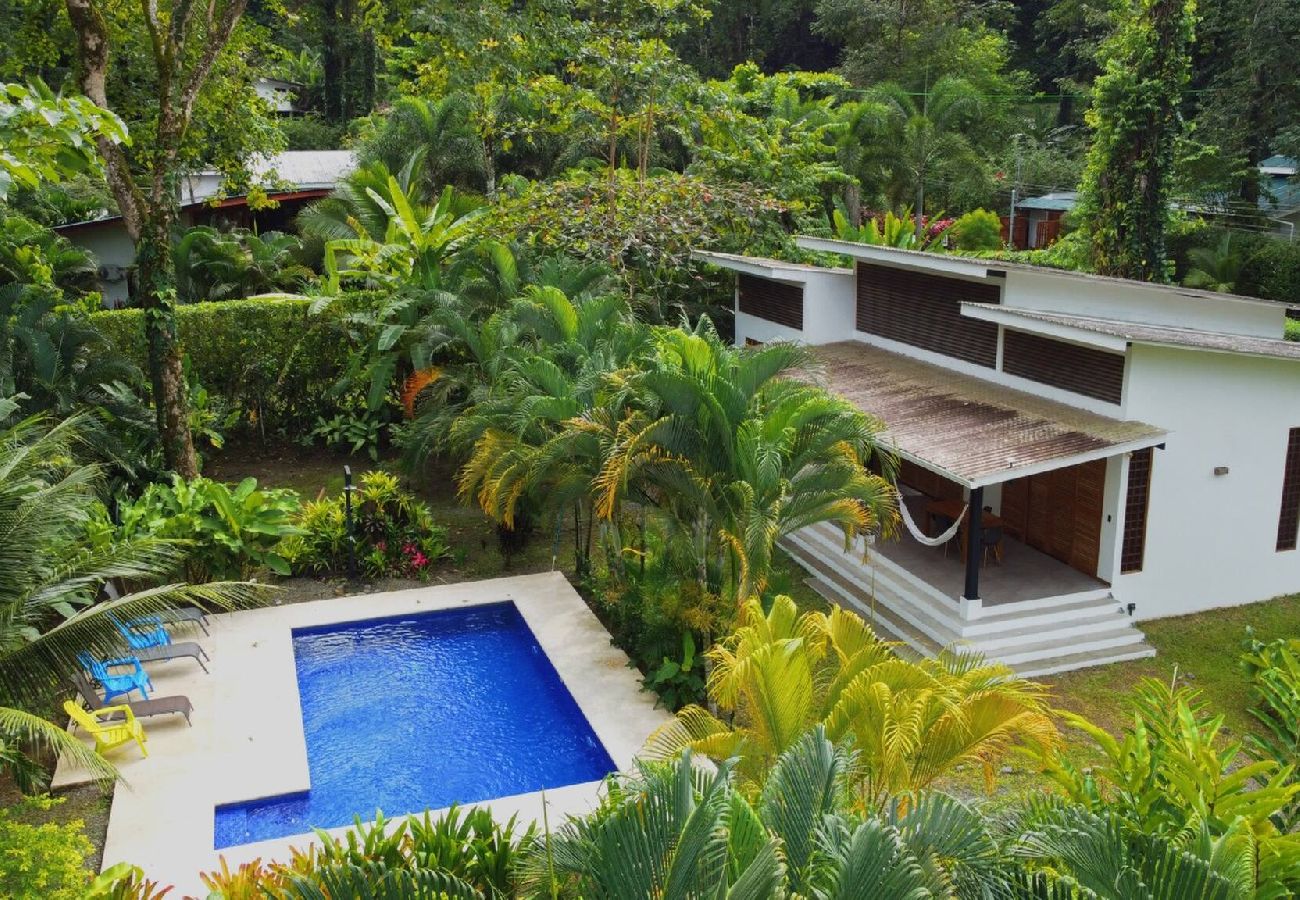 House in Playa Chiquita - Tres Lodge Villa - 15 min Walk to the Beach 