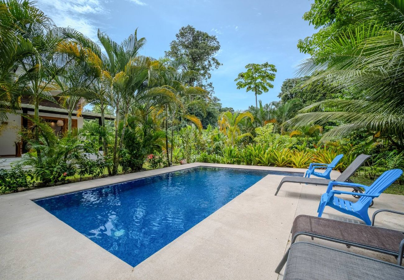 House in Playa Chiquita - Tres Lodge Villa - 15 min Walk to the Beach 