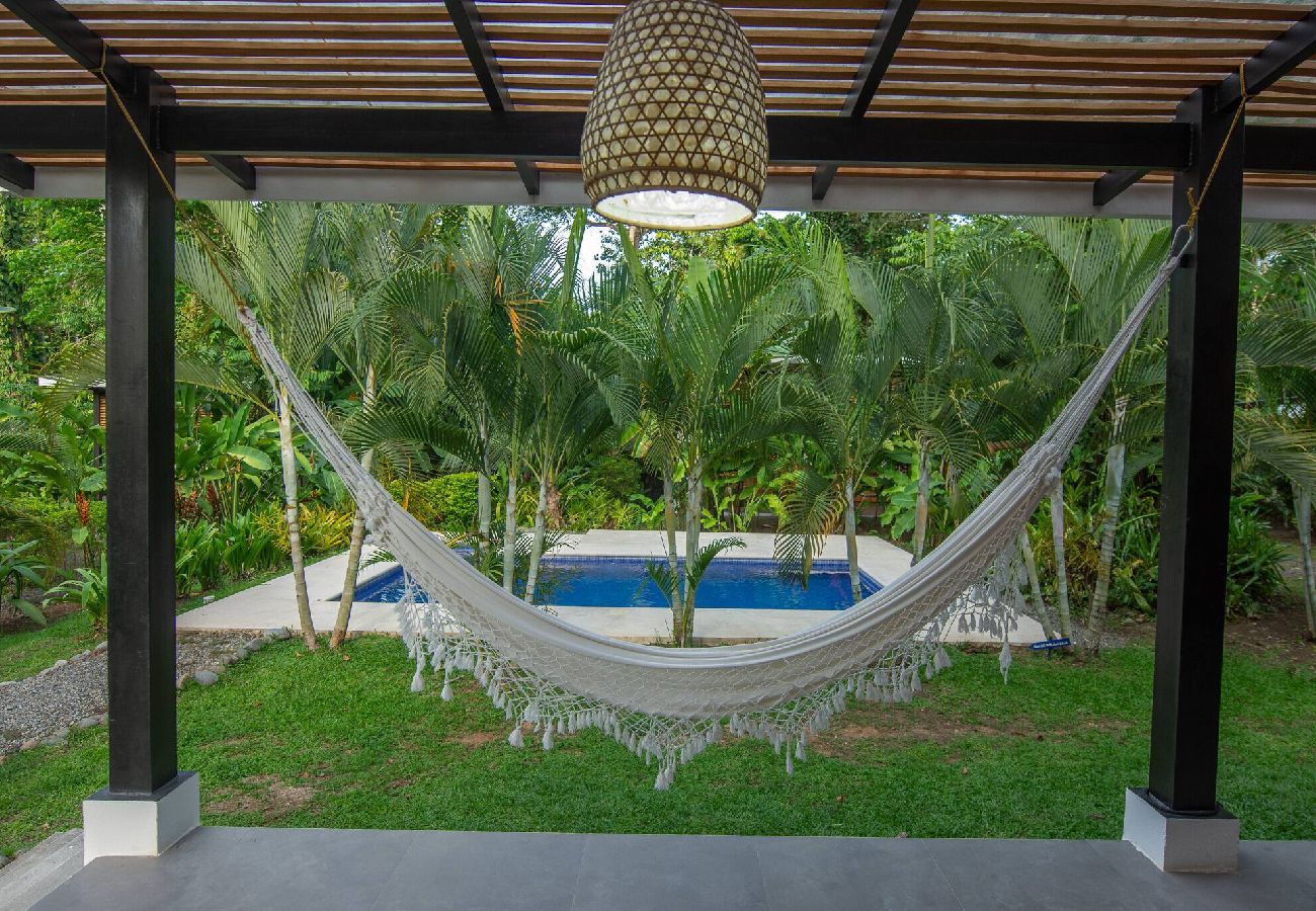 House in Playa Chiquita - Tres Lodge Villa - 15 min Walk to the Beach 