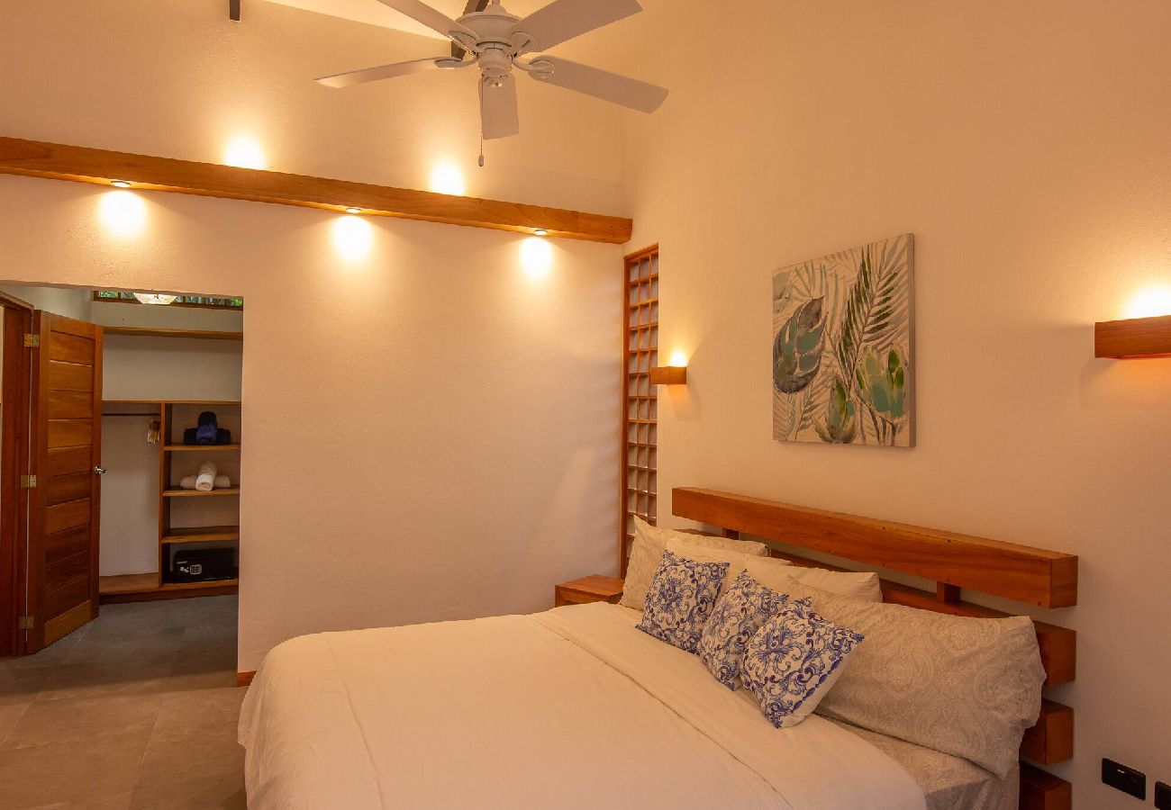 House in Playa Chiquita - Tres Lodge Villa - 15 min Walk to the Beach 