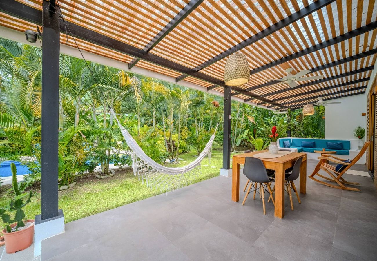 House in Playa Chiquita - Tres Lodge Villa - 15 min Walk to the Beach 