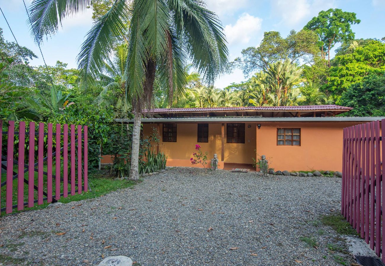 House in Playa Chiquita - Casa Raku - Beach Getaway, Monthly Stays Welcome