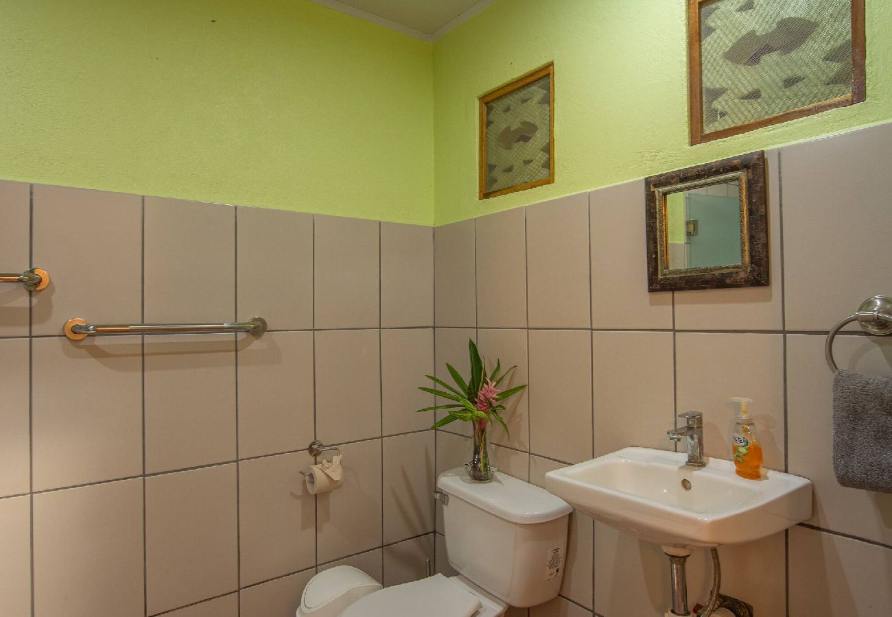 House in Playa Chiquita - Casa Raku - Beach Getaway, Monthly Stays Welcome