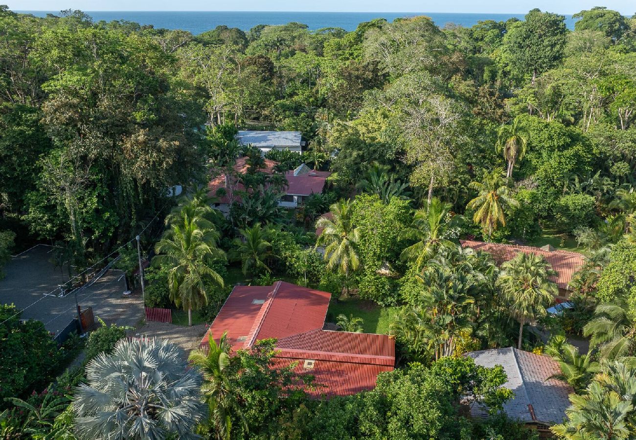 House in Playa Chiquita - Casa Raku - Beach Getaway, Monthly Stays Welcome