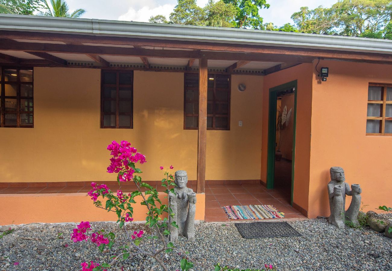 House in Playa Chiquita - Casa Raku - Beach Getaway, Monthly Stays Welcome