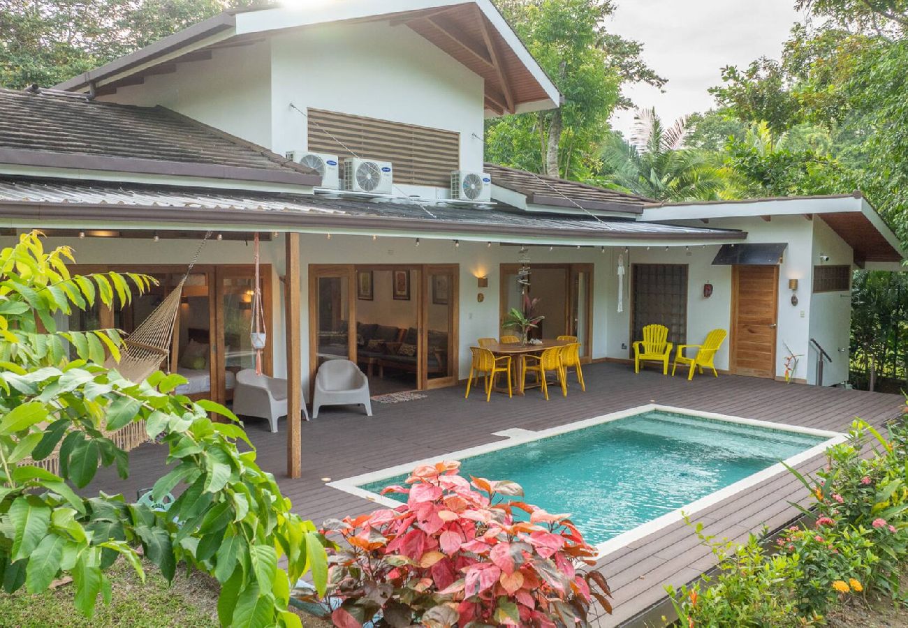 House in Cahuita - Luz de Luna AC Private Pool 300 m from Beach