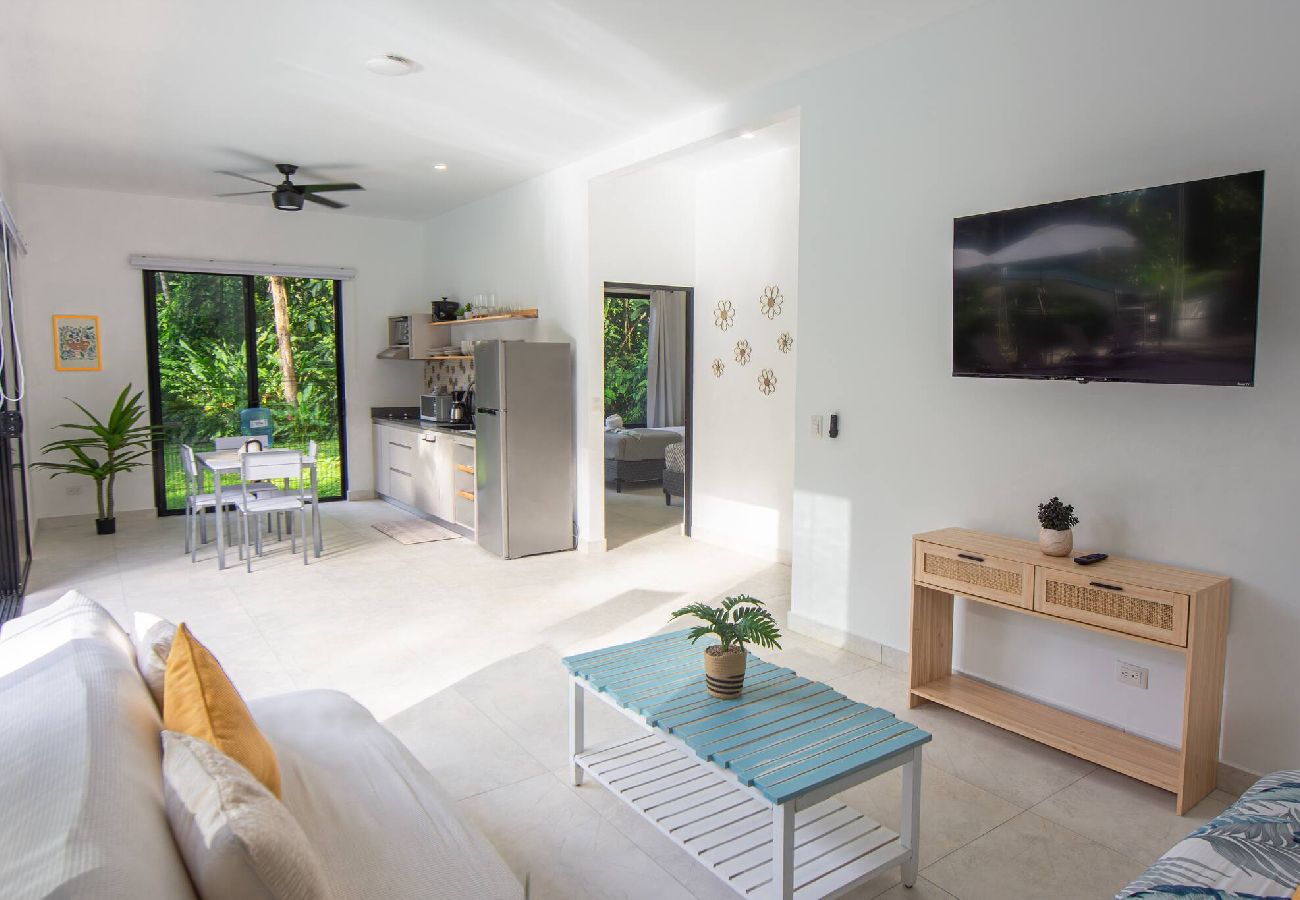 Villa in Playa Chiquita - Flor Silvestre Shared Pool 3 min walk to the Beach 