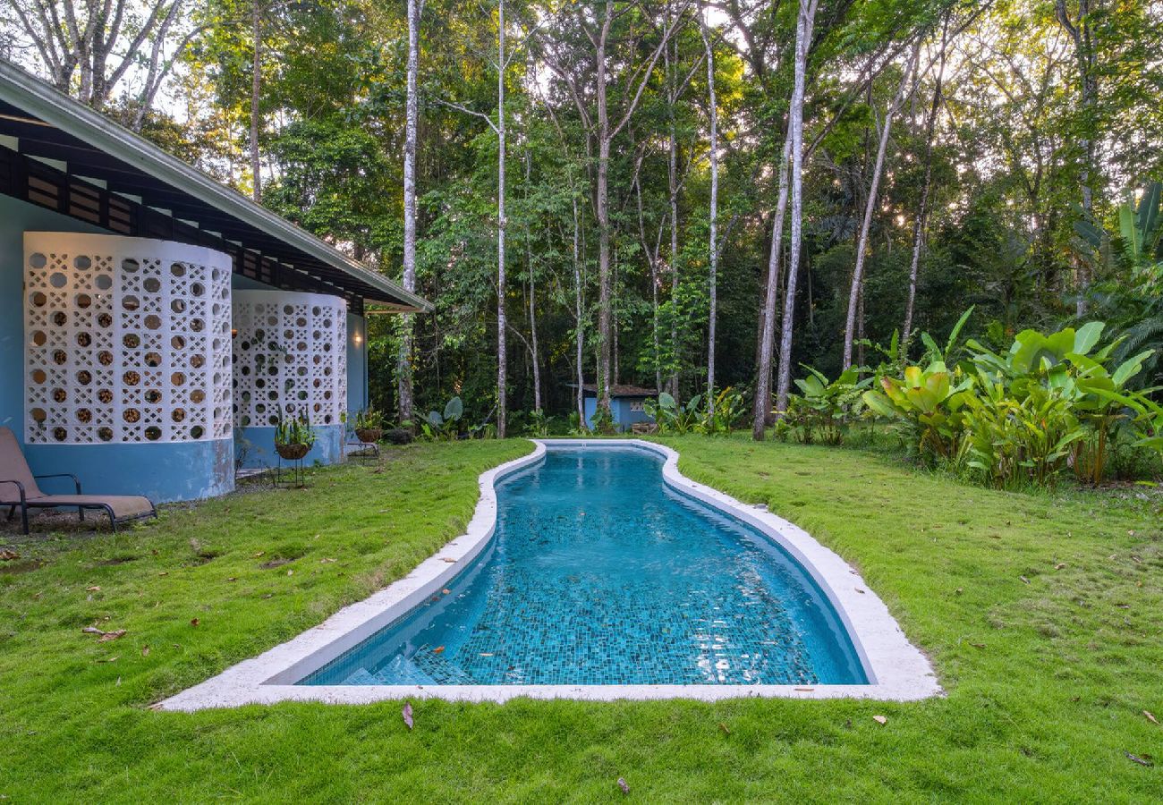 House in Paraíso - Casa Tapa Dulce | Spacious Jungle Home with Pool